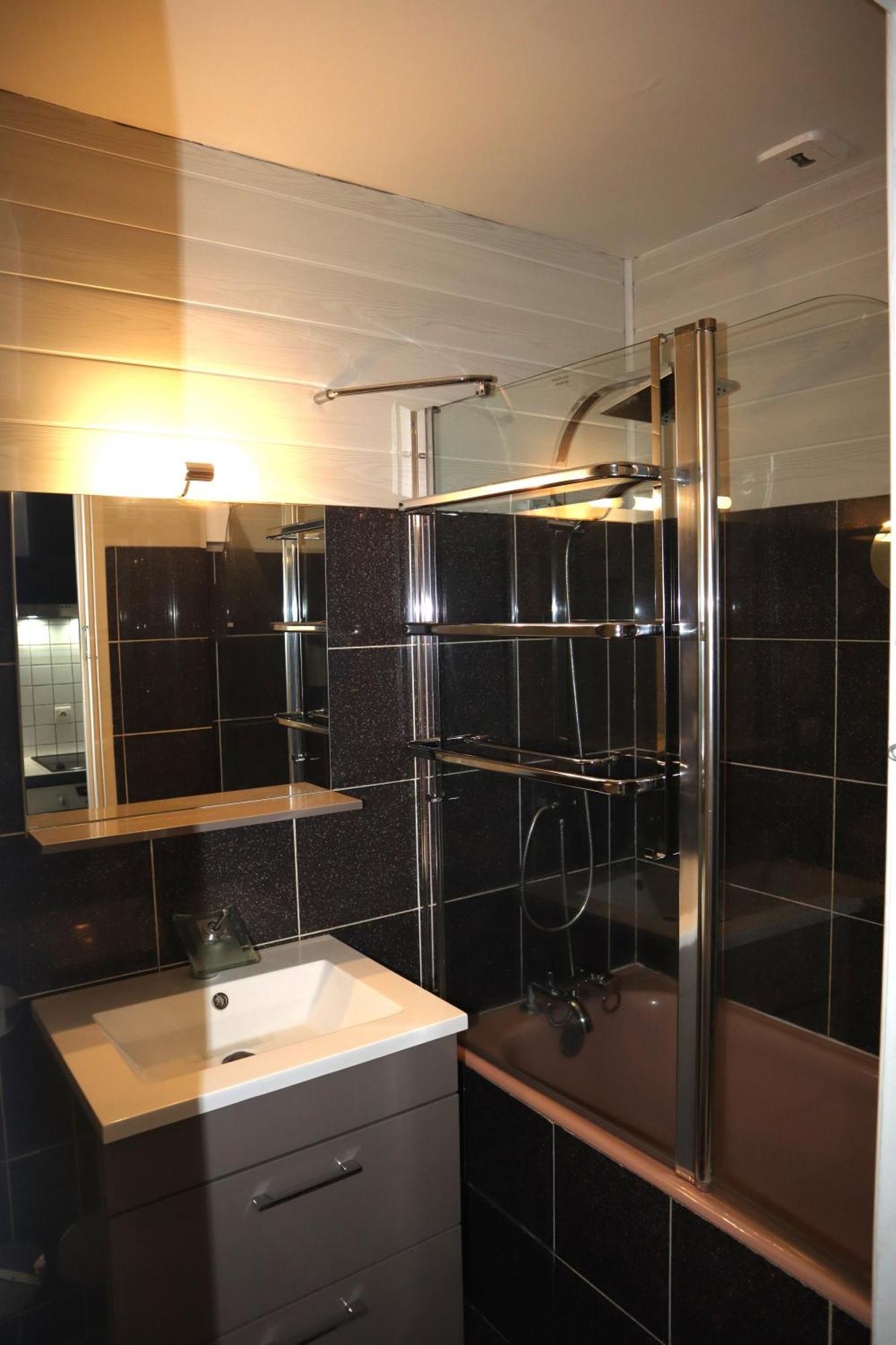 201, Les Ambassadeurs Apartment *