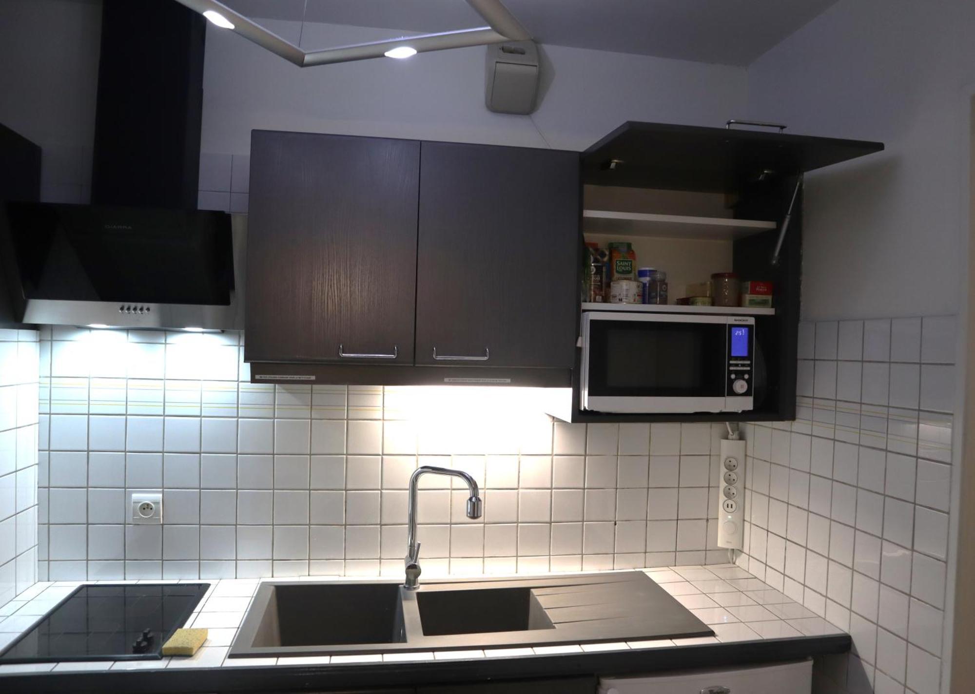 201, Les Ambassadeurs Apartment *
